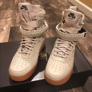 W SF AF-1 Air Force 1 Nike Light Bone